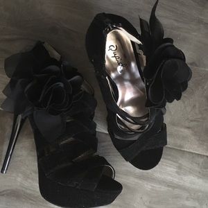 Qupid criss cross straps black  platform